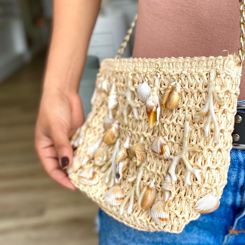 Acessório Bolsa Artesanal Palha Trançada Conchas e Corrente