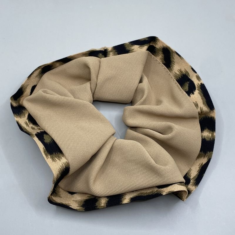 Acessório Scrunchie Xuxa Tecido Animal Print Mocha Mousse