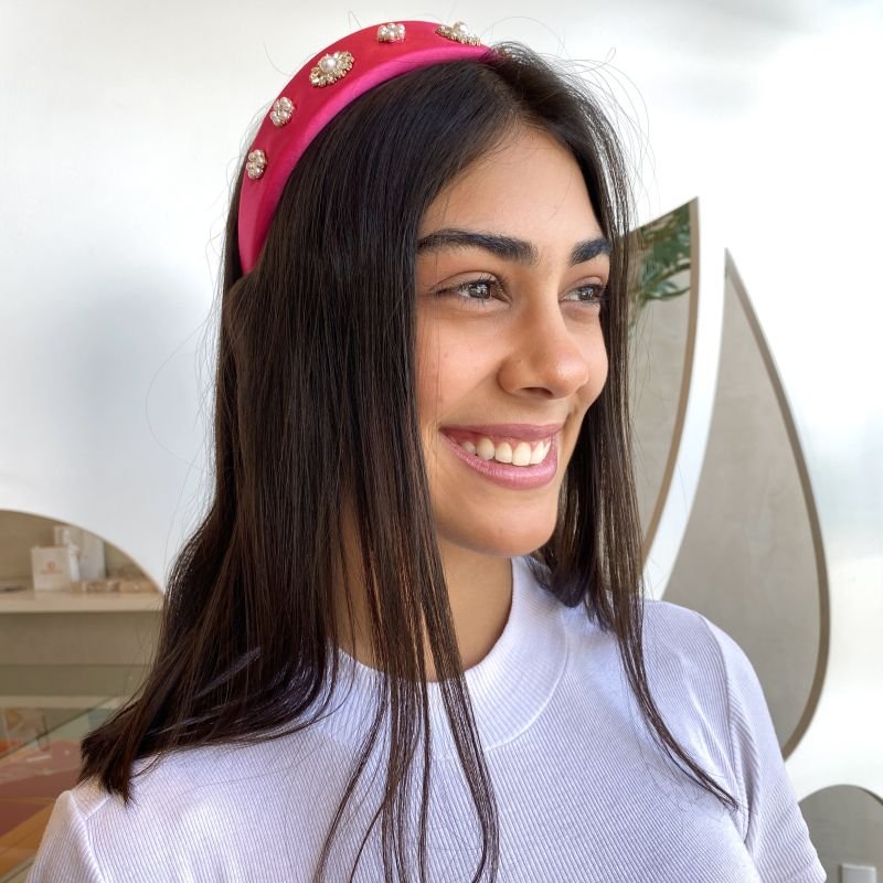 Acessório Tiara Grossa Acolchoada Flor Pérolas e Pedras