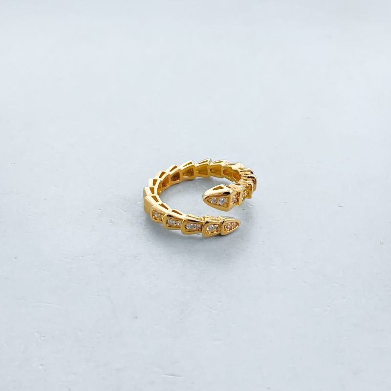 Anel Banho Diamante Médio Cravejado Cobra Cravejada Relevos Triangular