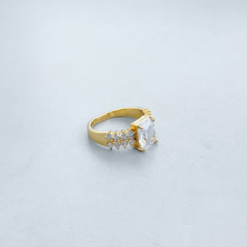 Anel Banho Diamante Médio Cravejado Meio Pedra Retangular