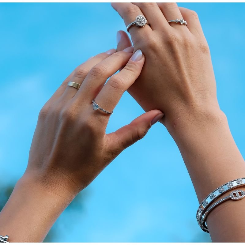 Anel Bijuteria Solitário Pedra Media Aro Cravejado