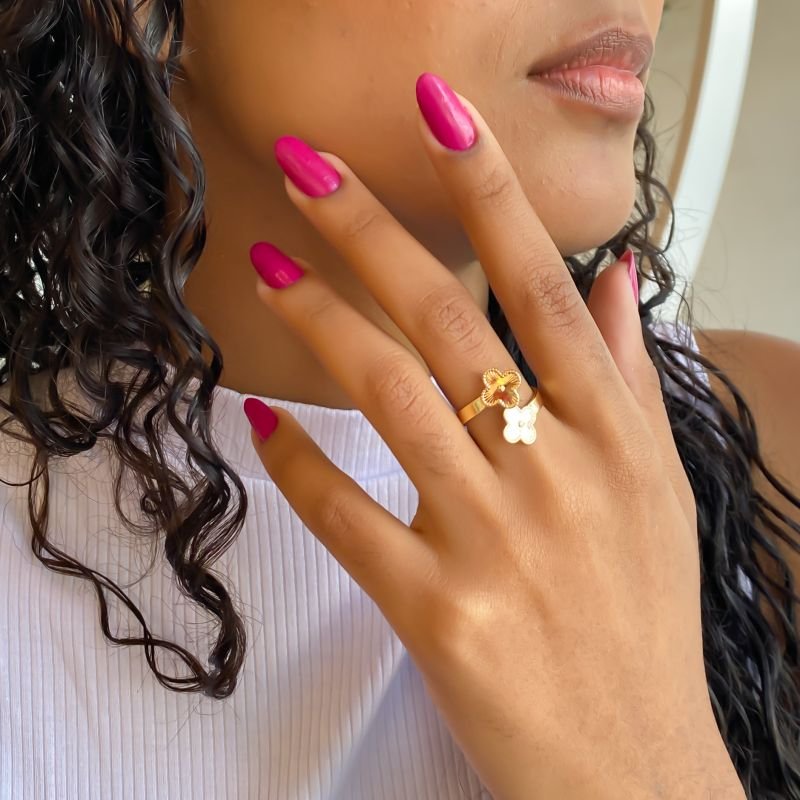 Anel Folheado Duplo Trevo Drapeado Aberto