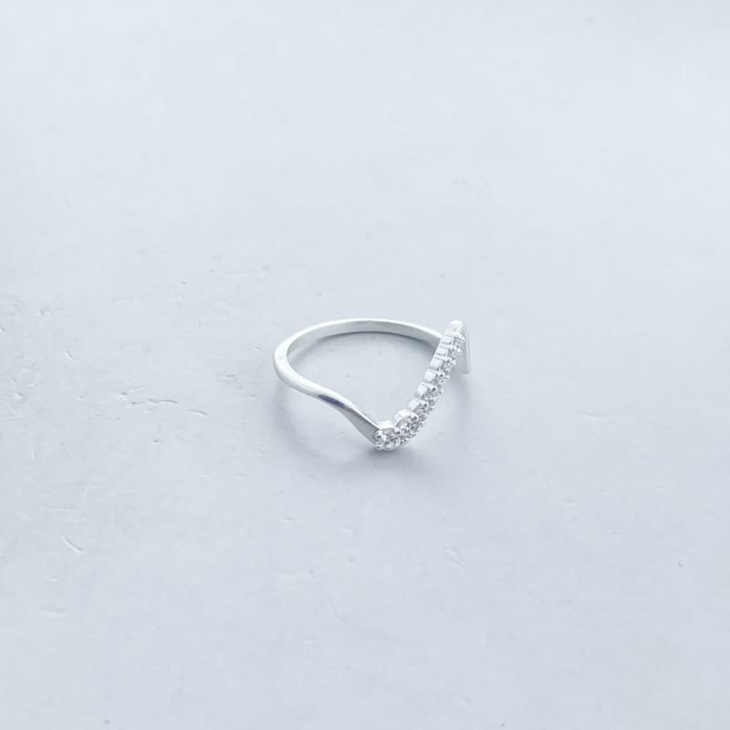 Anel Prata Delicado Cravejado Aro V