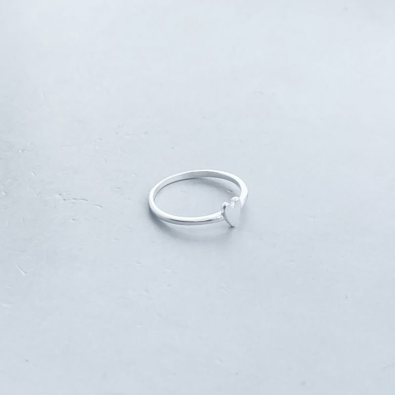 Anel Prata Delicado Liso Coração Pequeno Pontudo
