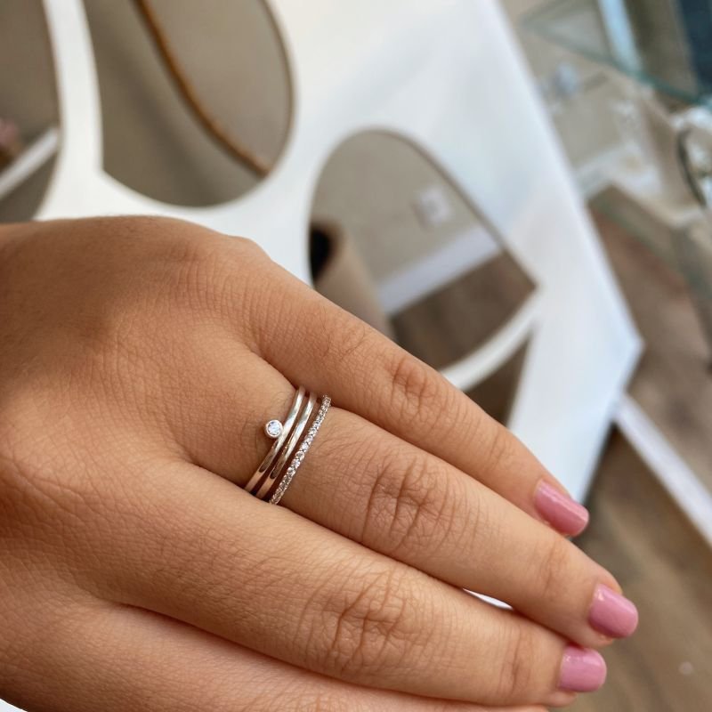 Anel prata800 3 aros lisos e cravejados 1 zircônia