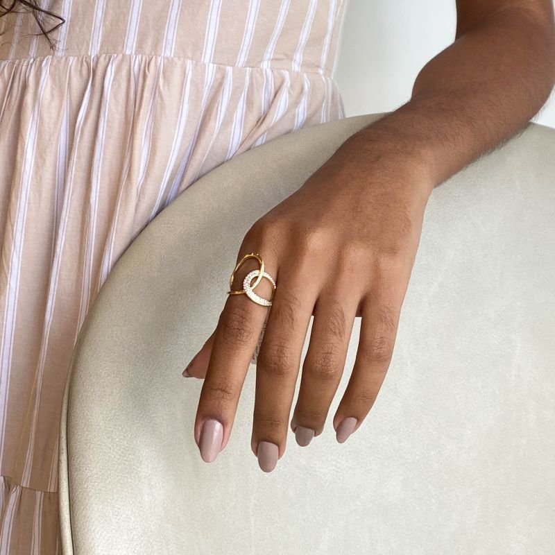 Anel Semijoia Grande Cravejado Aro Duplo Vazado Entrelacado