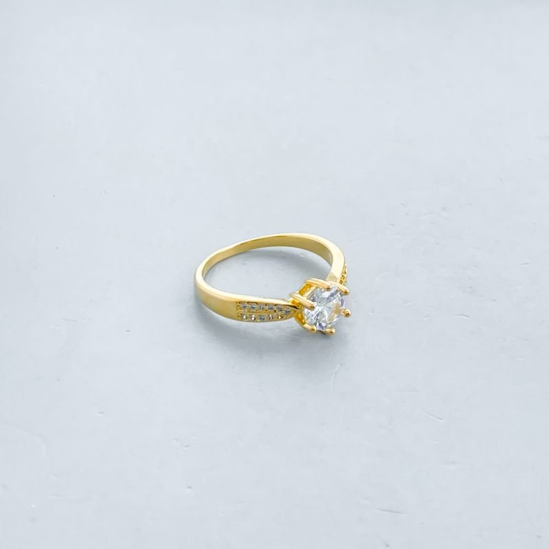 Anel Semijoia Solitário Pedra Média de 6 Garras Aro com 2 Fileiras Cravejadas