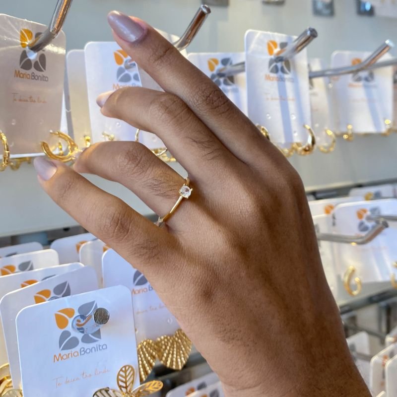 Anel Semijoia Solitário Pedra Pequena com 4 Garras