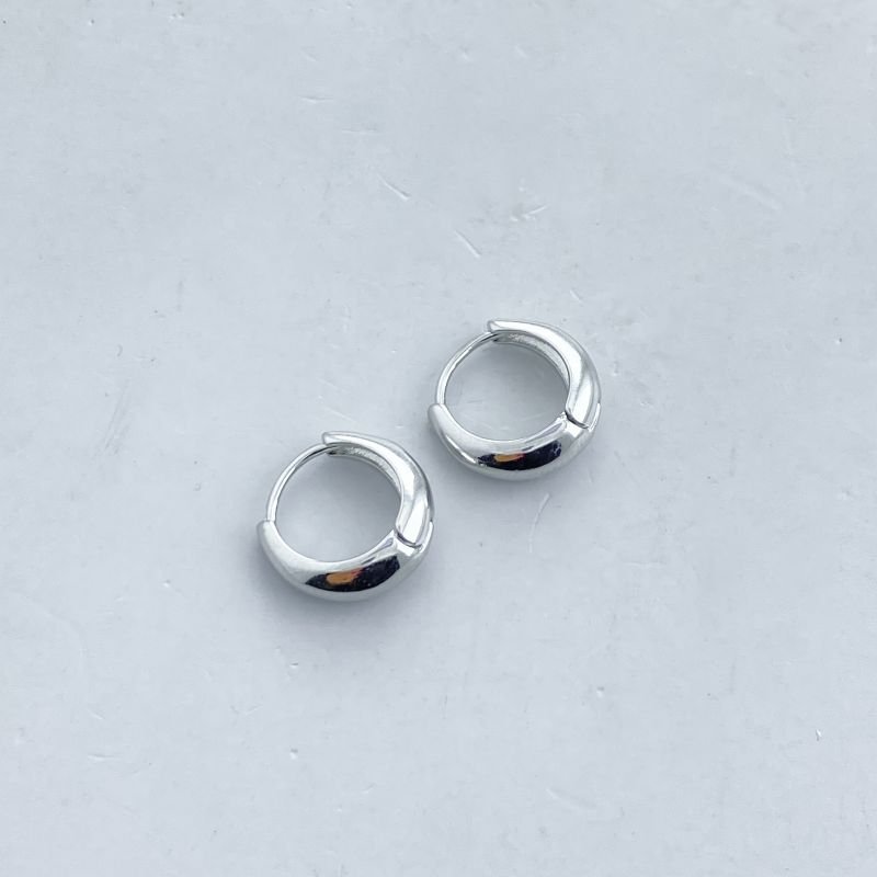 Argola Banho Ouro Branco Pequeno Liso Fechado