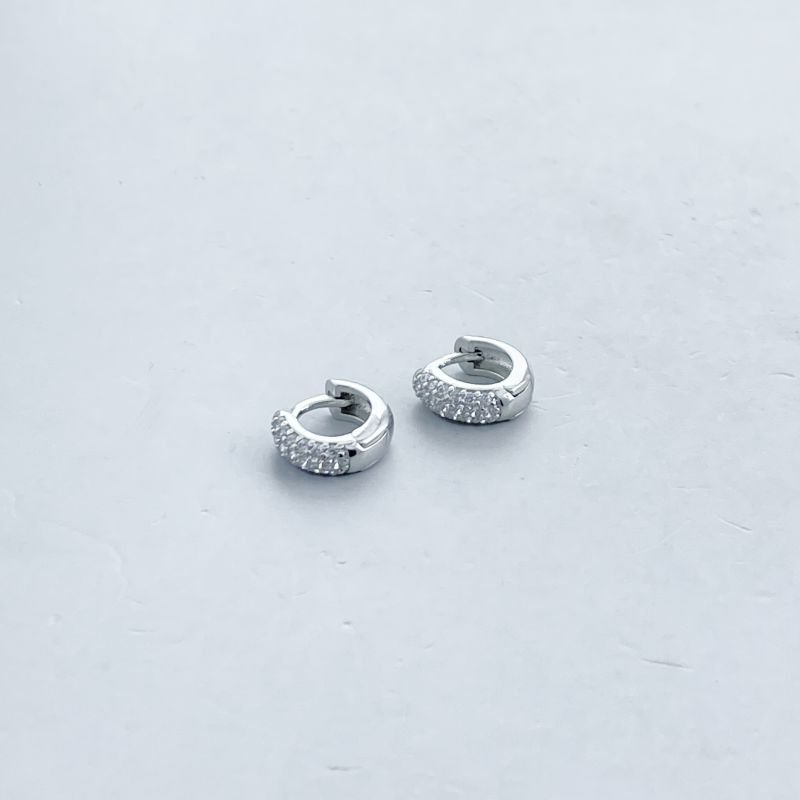 Argola Banho Ouro Branco Segundo Furo Cravejada com 3 Fileiras