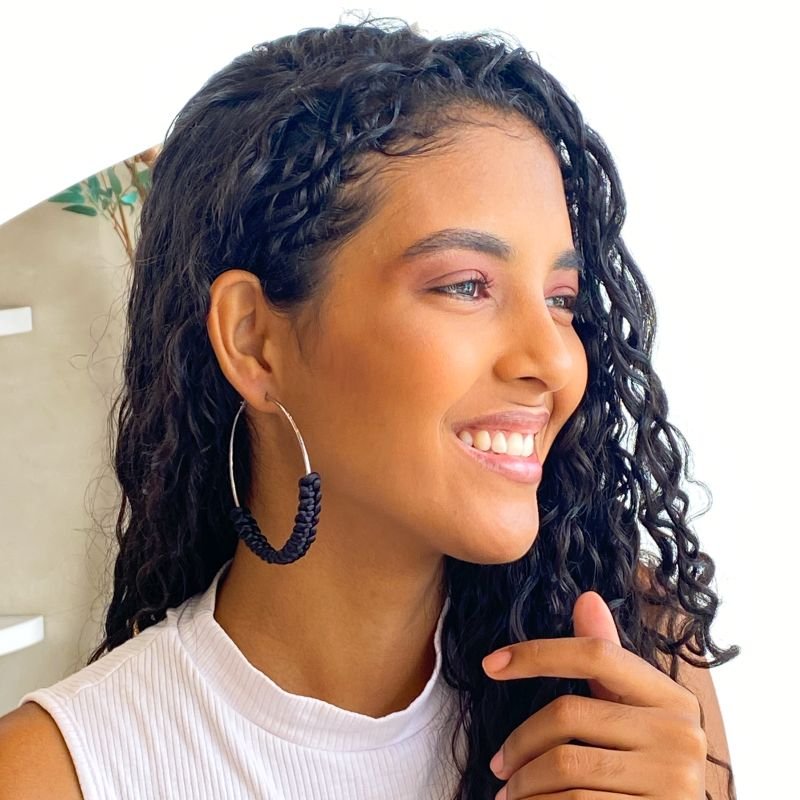 Argola Bijuteria Redonda Tecido Trançado Medalhas Grande Boho Chic