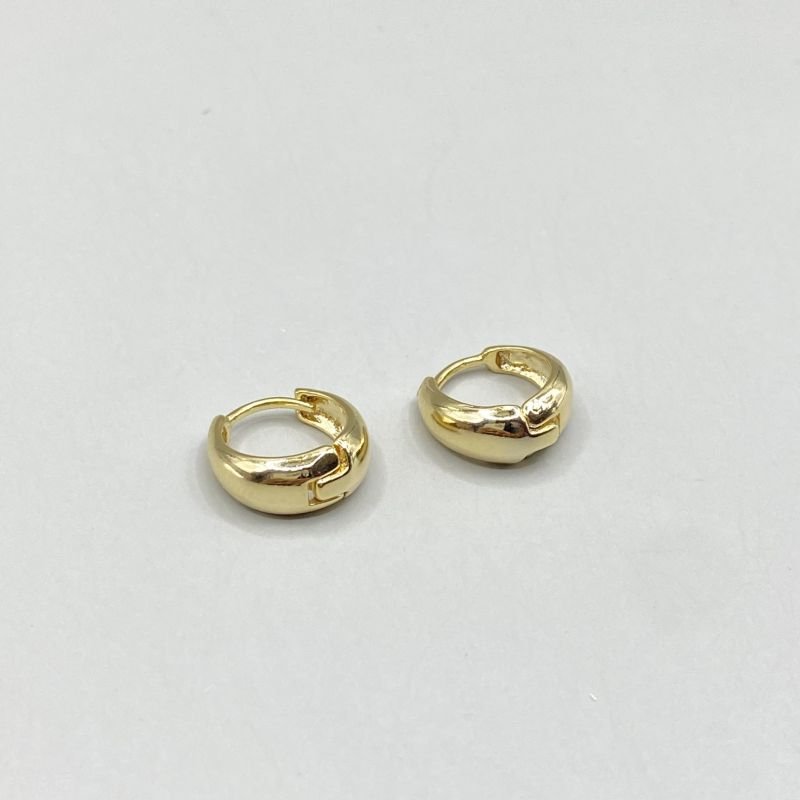 Argola Folheado Aro Liso com 1,3cm Pequena Minimalista