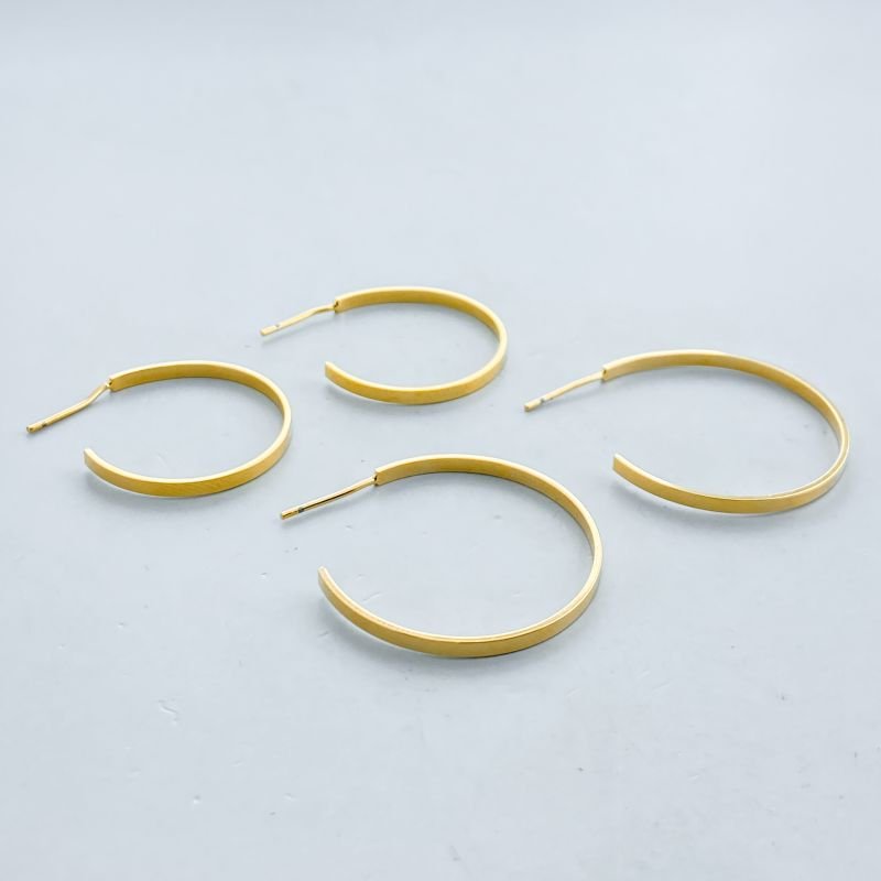 Argola Folheado Kit com 2 Aro Liso Achatado Médio Delicado