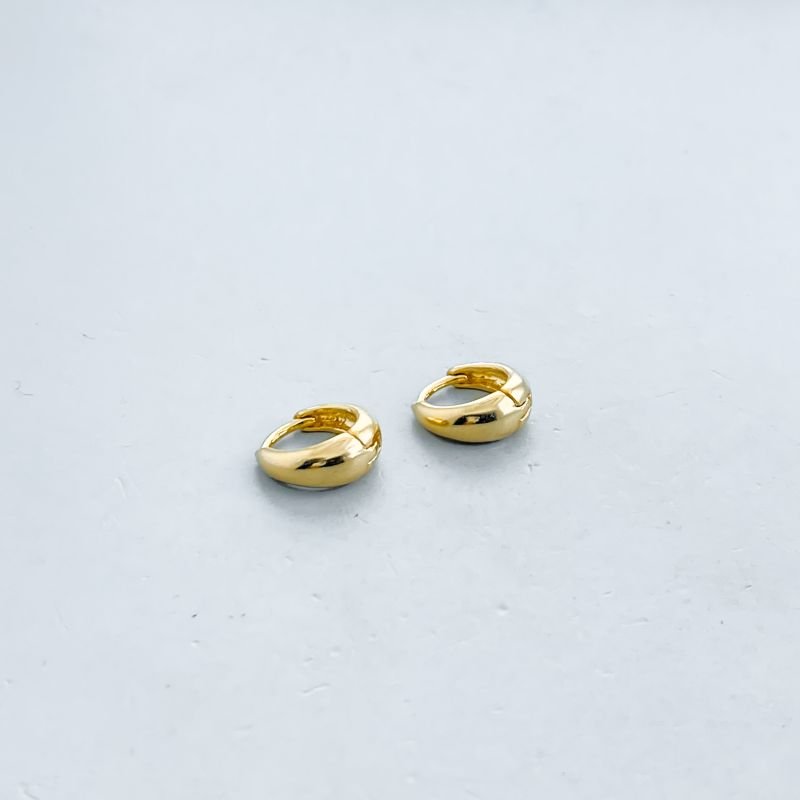 Argola Folheado Pequena Lisa Fechada