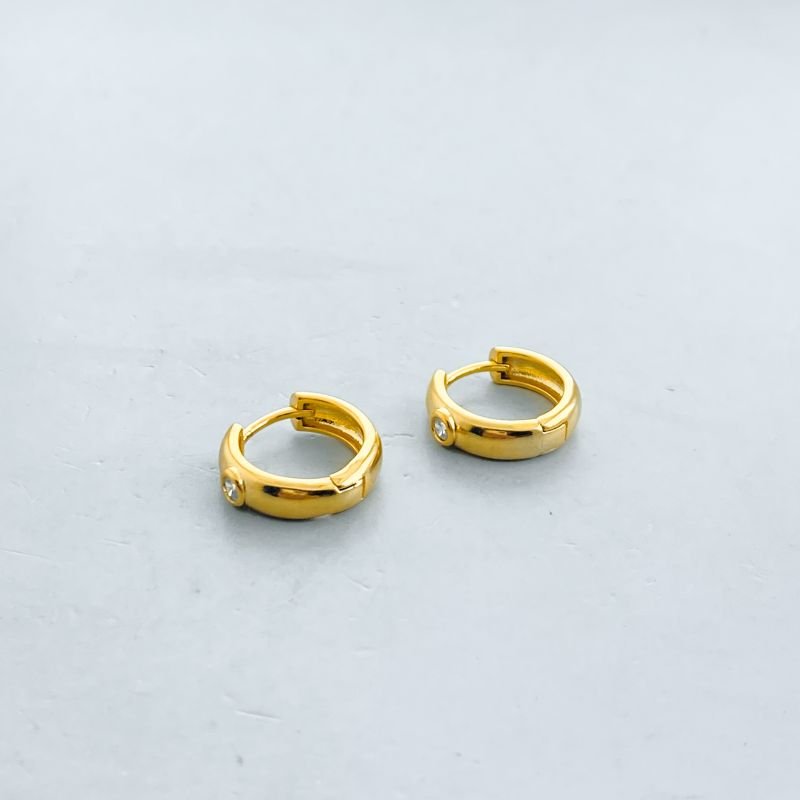 Argola Folheado Pequeno Liso com 1 Pedrinha