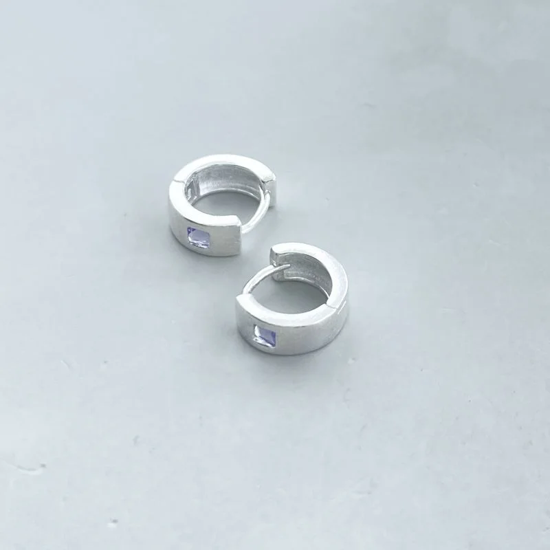 Argola Prata925 Aro Liso com 1 Pedrinha Quadrada