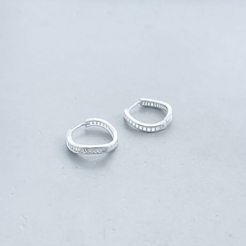 Argola Prata925 Média Pedras Baguetes Fundo Vazado