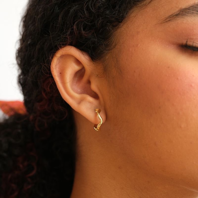 Argola Semijoia Aro Ondulado Aberto Pequena Único