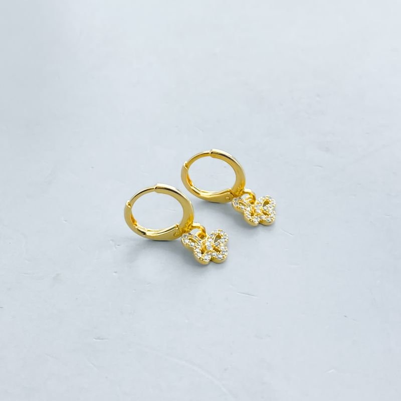 Argola Semijoia Borboleta Cravejada Vazada