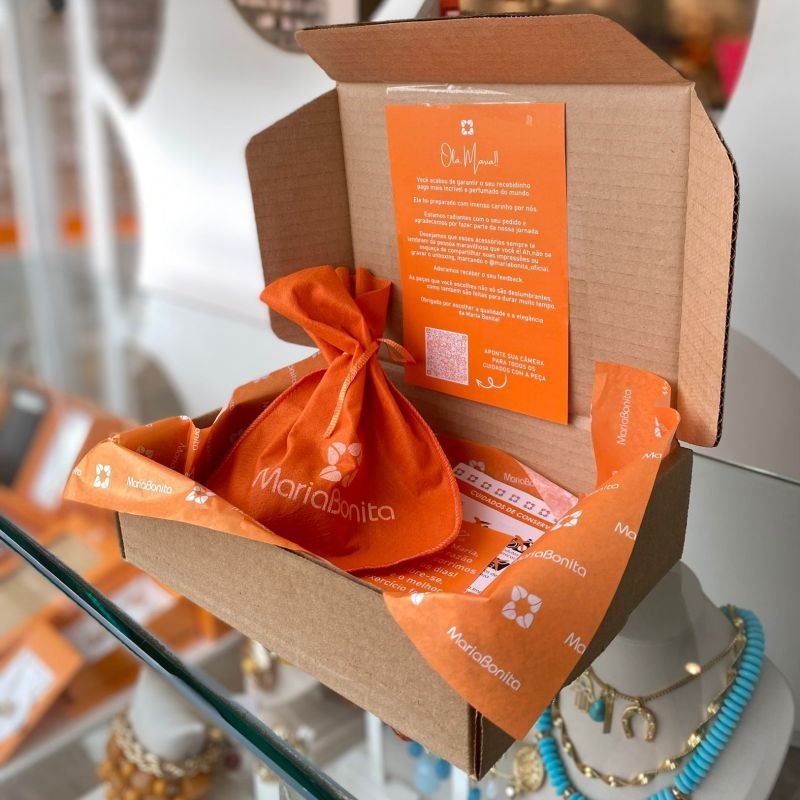 Argola Semijoia Cartelinha com 3 Fechadas Boleadas