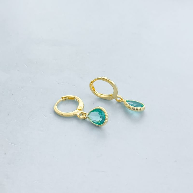 Argola Semijoia Média Pedra Gota