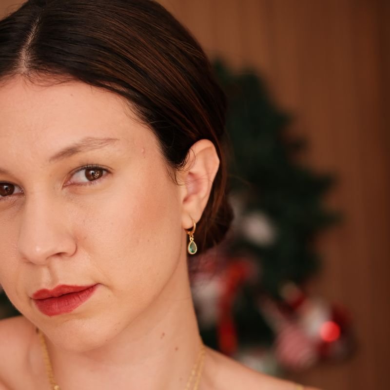 Argola Semijoia Média Pedra Gota