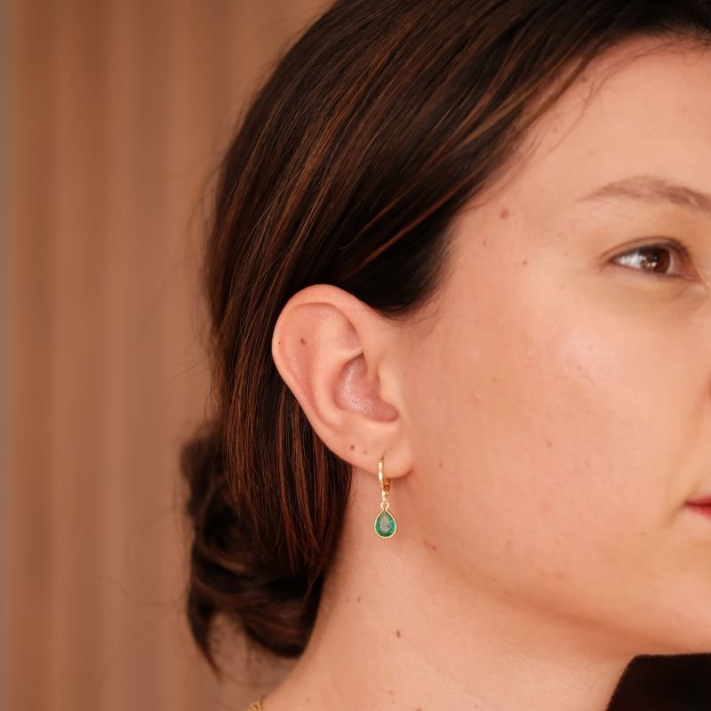 Argola Semijoia Média Pedra Gota