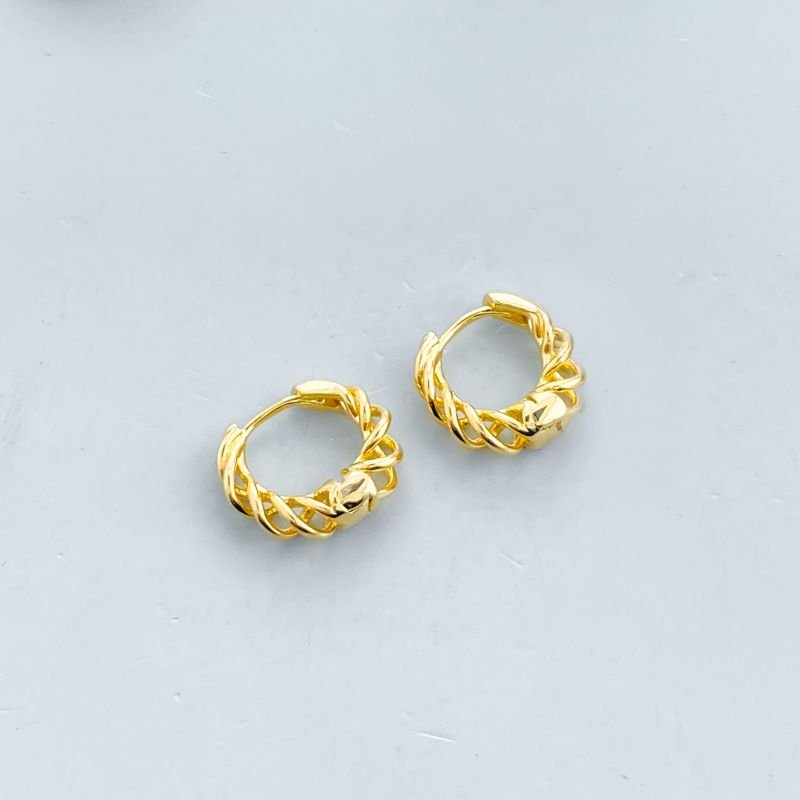 Argola Semijoia Pequena Lisa Aro Enrolado Fechada