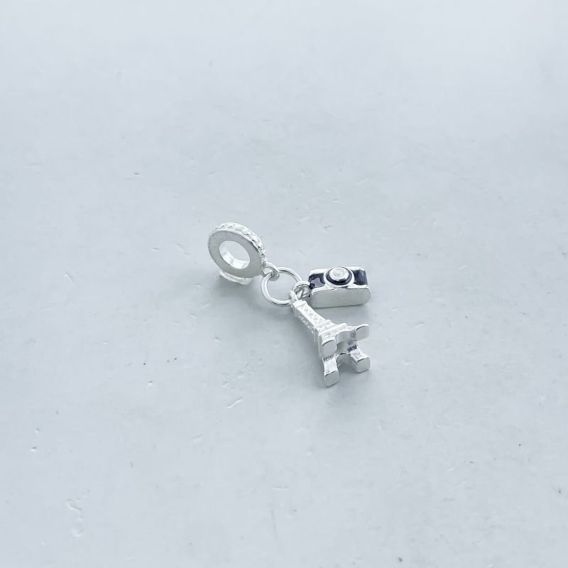 Berloque Prata925 Torre Eiffel e Câmera Resinada