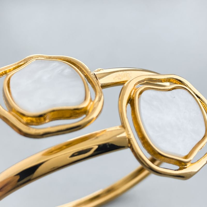 Bracelete Banho Diamante Fino Aberto com 2 Ovais Acrílicos Borda Vazada