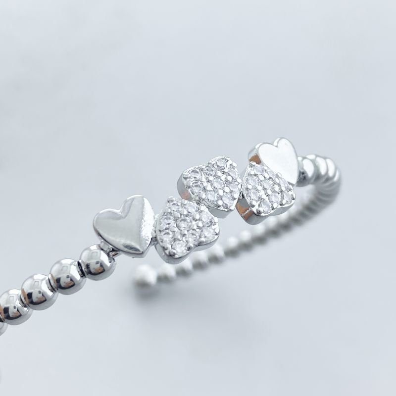 Bracelete Banho Diamante Fino Liso Aro Bolinhas com 2 Corações Lisos e 3 Cravejados