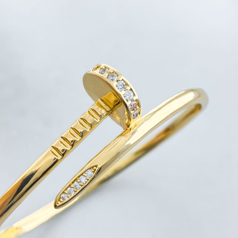 Bracelete Banho Diamante Fino Liso Prego Pontas Cravejadas