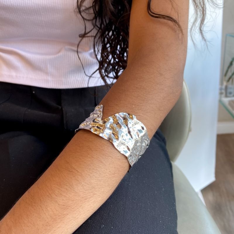 Bracelete Banho Diamante Grosso Orgânico Detalhe V