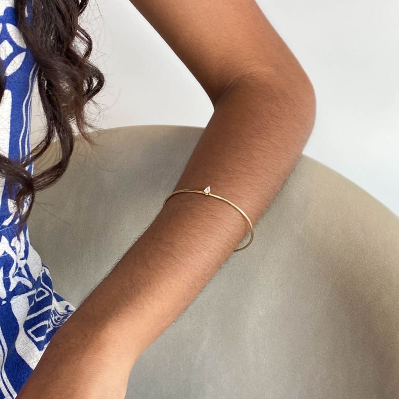 Bracelete Semijoia Fino Aro Liso com 1 Pedra Gota