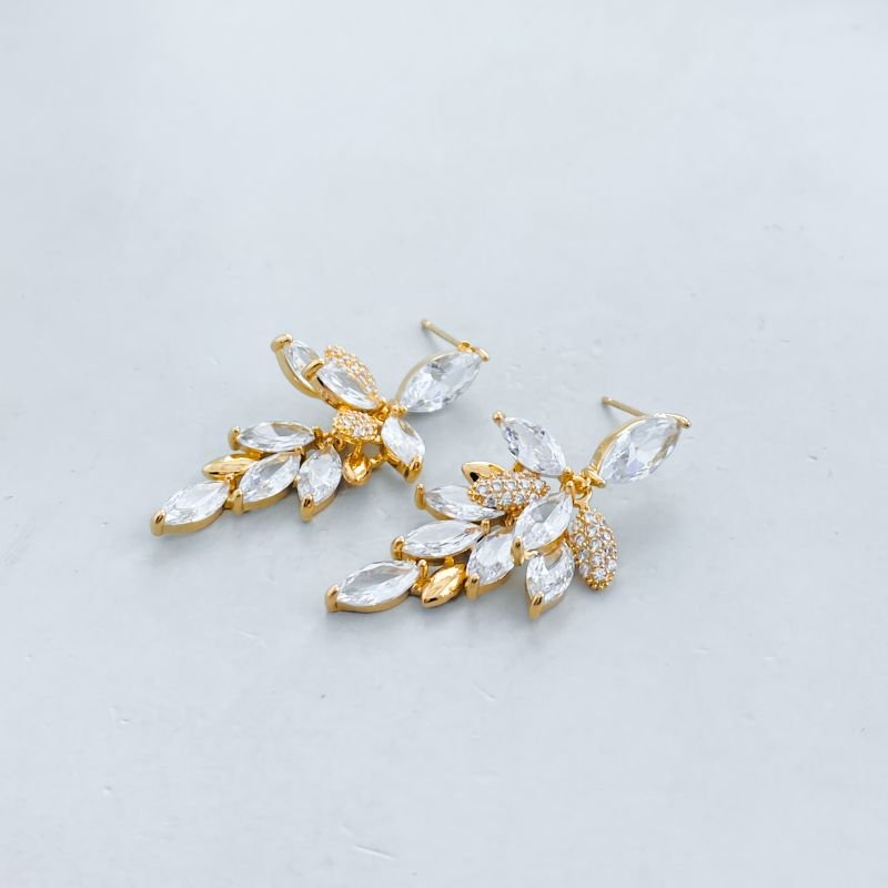 Brinco Banho Diamante Grande Cravejado Pêndulo Pedras Navetes