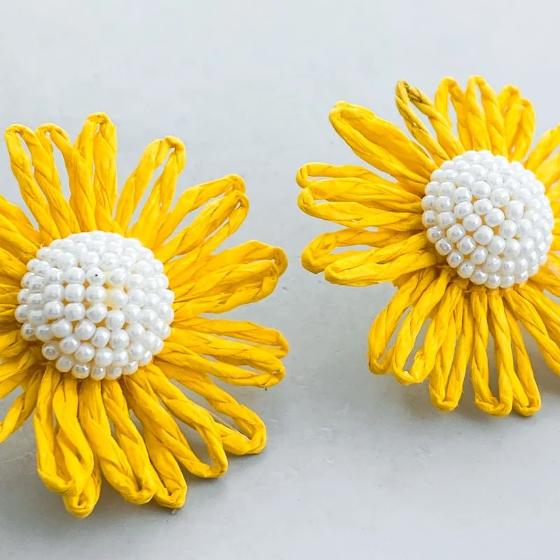 Brinco Banho Diamante Grande Liso Flor de Palha Miolo Miçangas