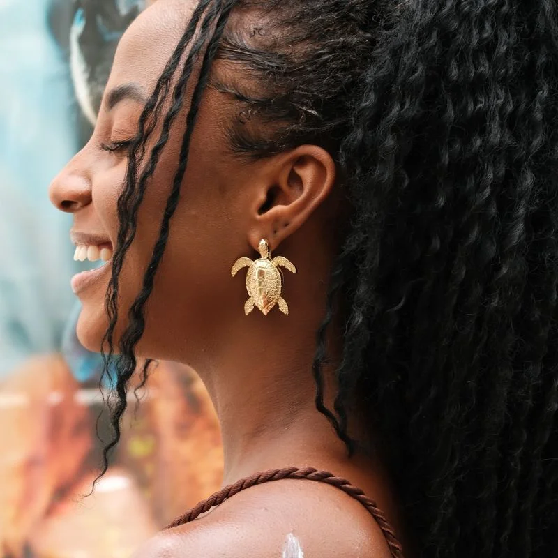 Brinco Banho Diamante Grande Liso Tartaruga