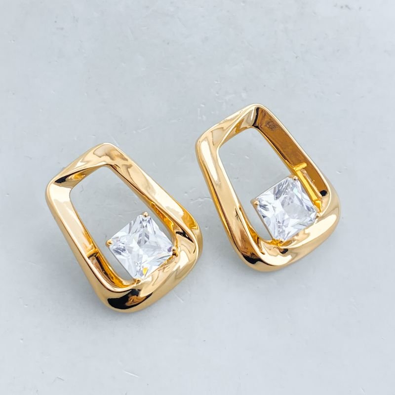 Brinco Banho Diamante Grande Vazado Retangular com Pedra Quadrada