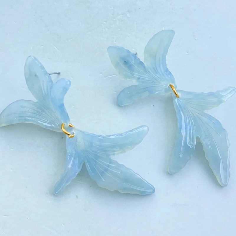 Brinco Banho Diamante Maximalista Liso Acrílico Pêndulo com 3 Folhas