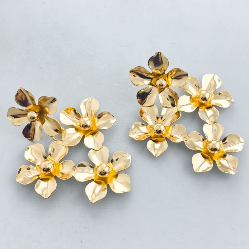 Brinco Banho Diamante Maximalista Liso com 4 Flores