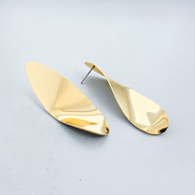 Brinco Banho Diamante Maximalista Liso Oval Comprido Amassado