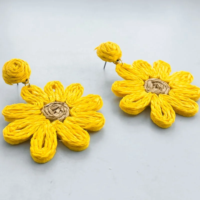 Brinco Banho Diamante Maximalista Liso Pêndulo Flor de Palha