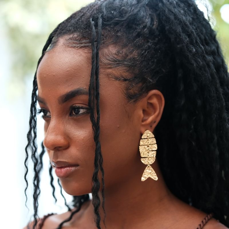 Brinco Banho Diamante Maximalista Liso Pequeno Amassado