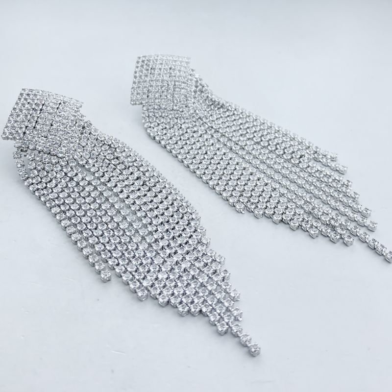 Brinco Banho Diamante Maximalista Strass Franja Base Losango