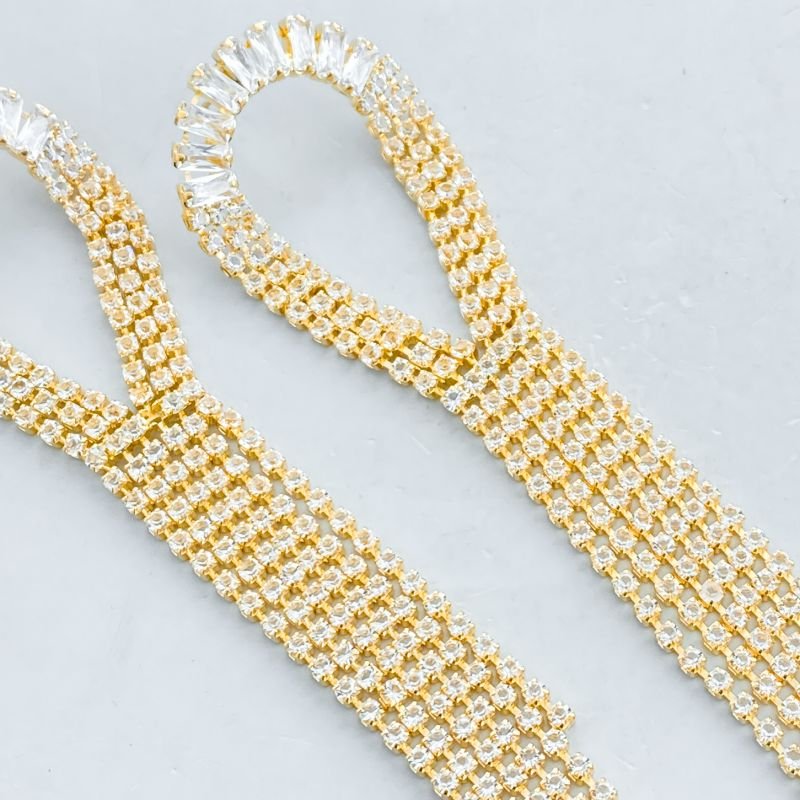 Brinco Banho Diamante Maximalista Strass Franja Base Oval Vazado Pedras Baguetes