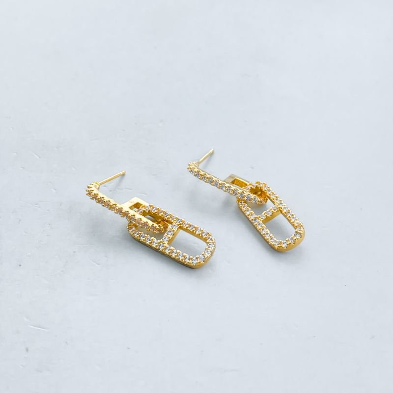 Brinco Banho Diamante Médio Cravejado Pêndulo Oval Dividido