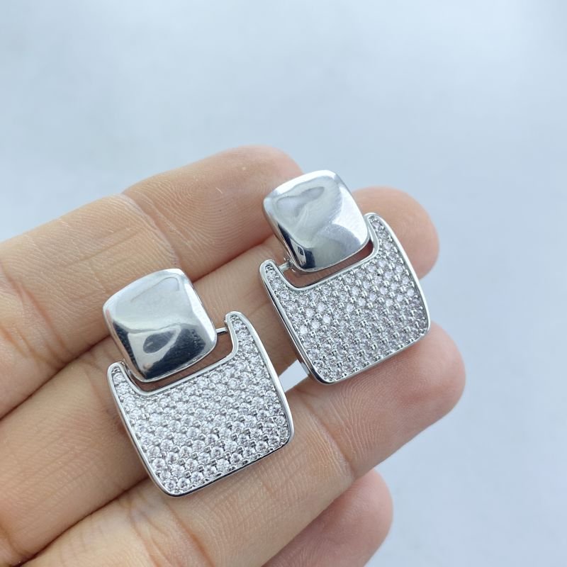 Brinco Banho Diamante Médio Cravejado Pêndulo Quadrado Base Lisa