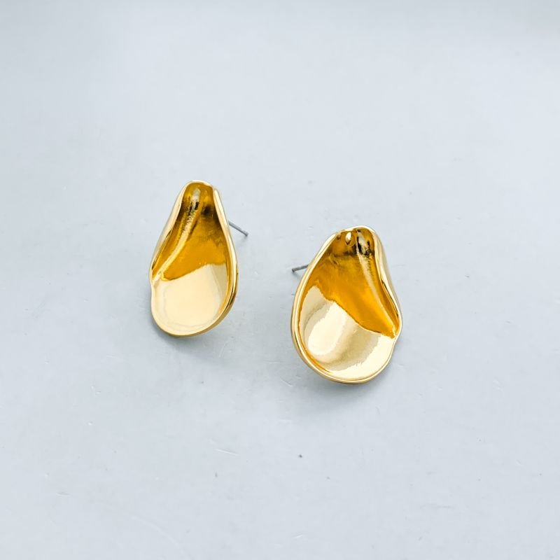 Brinco Banho Diamante Médio Liso Chapa Oval Amassada