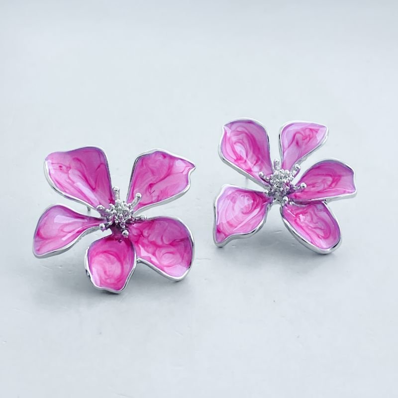 Brinco Banho Diamante Médio Liso Flor com 5 Pétalas Resinadas